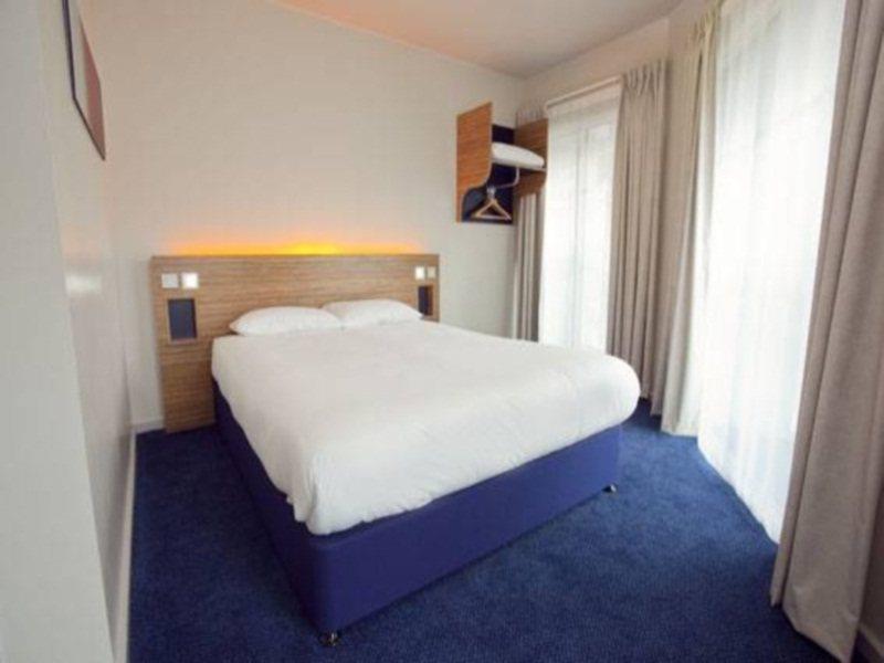 Travelodge Edinburgh Central Waterloo Place Экстерьер фото